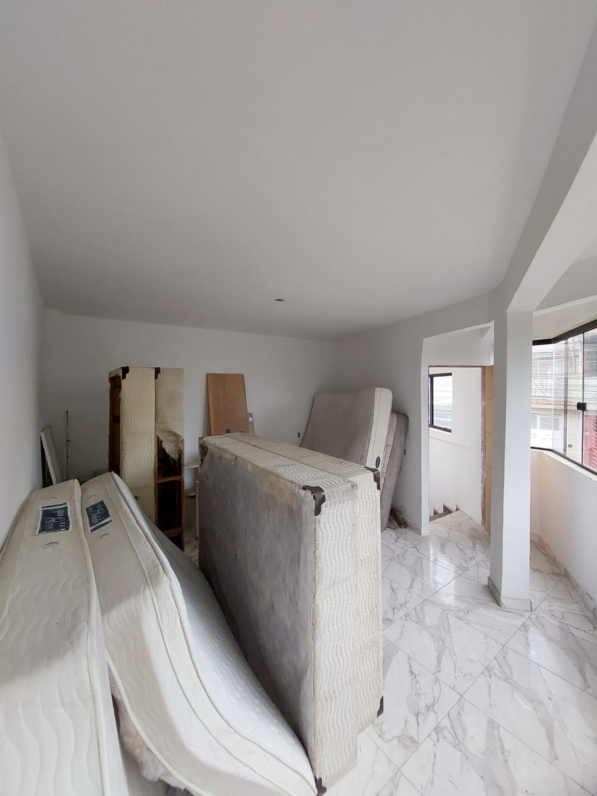 Sobrado de Esquina Novo para Locação no Jardim Três Marias – 3 Quartos, 3 Banheiros e 2 Vagas