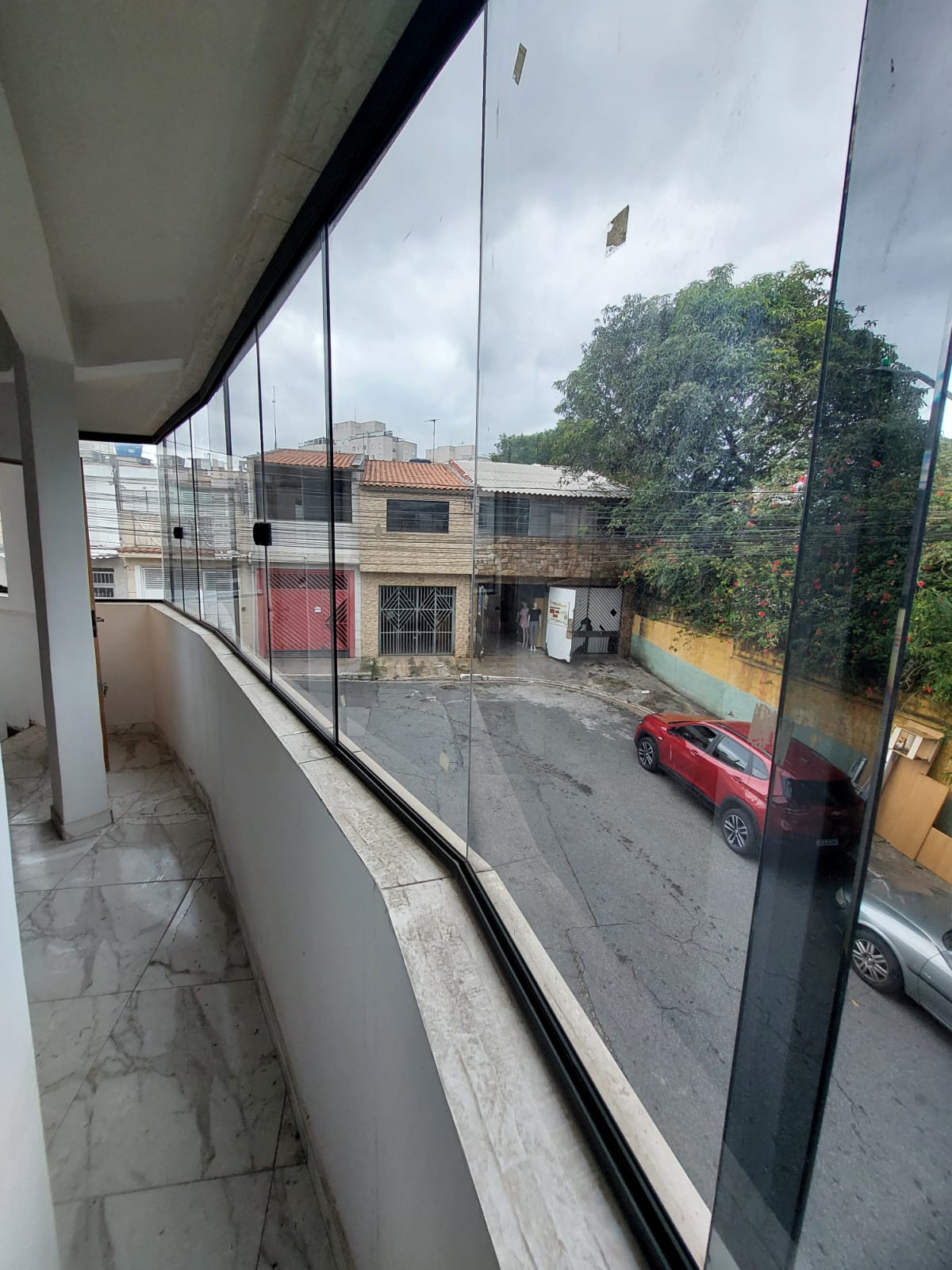 Sobrado de Esquina Novo para Locação no Jardim Três Marias – 3 Quartos, 3 Banheiros e 2 Vagas