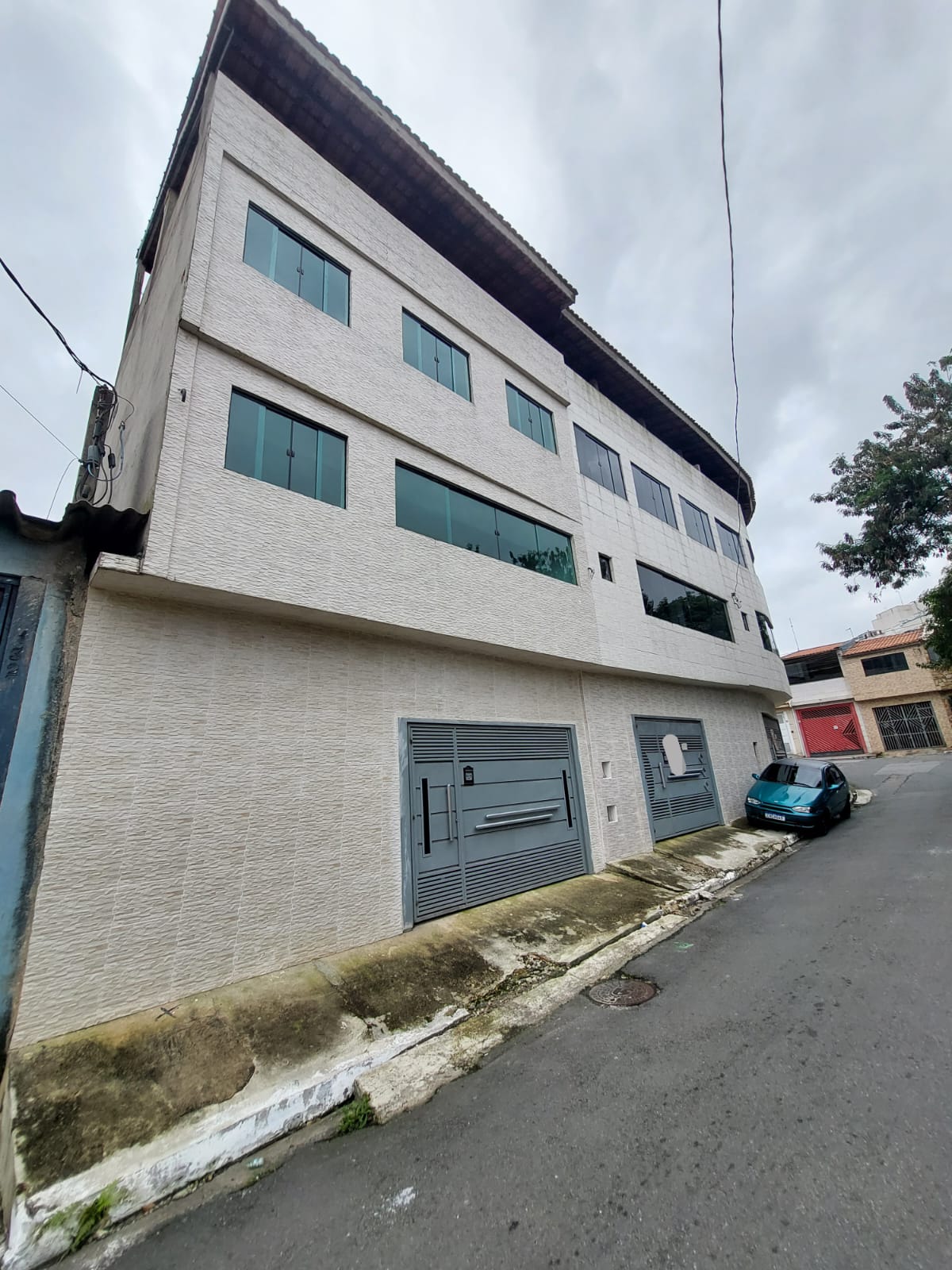 Sobrado Novo para Locação no Jardim Três Marias – 3 Quartos, 2 Vagas, Área Gourmet e Terraço, próximo ao Monotrilho São Mateus