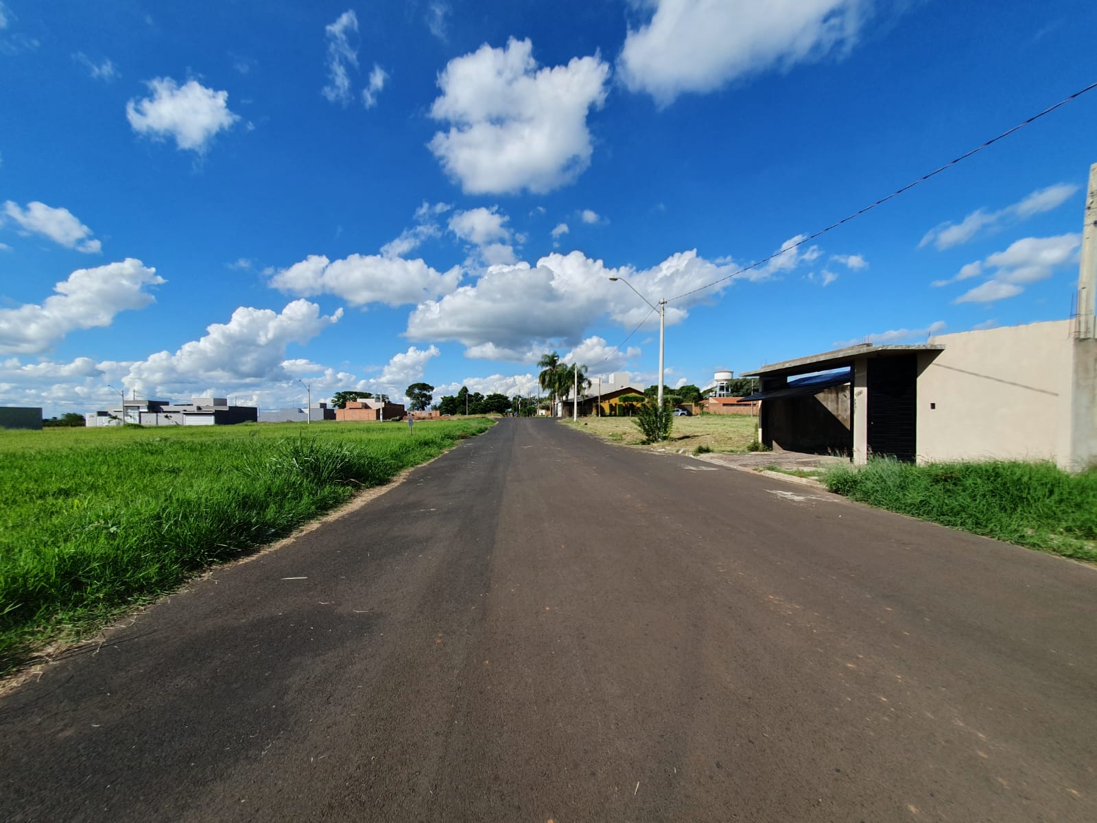 VENDE:  02 TERRENOS PRONTOS PARA CONSTRUIR DE 408 M² CADA NO CENTRO DE BRODOWSKI-SP.