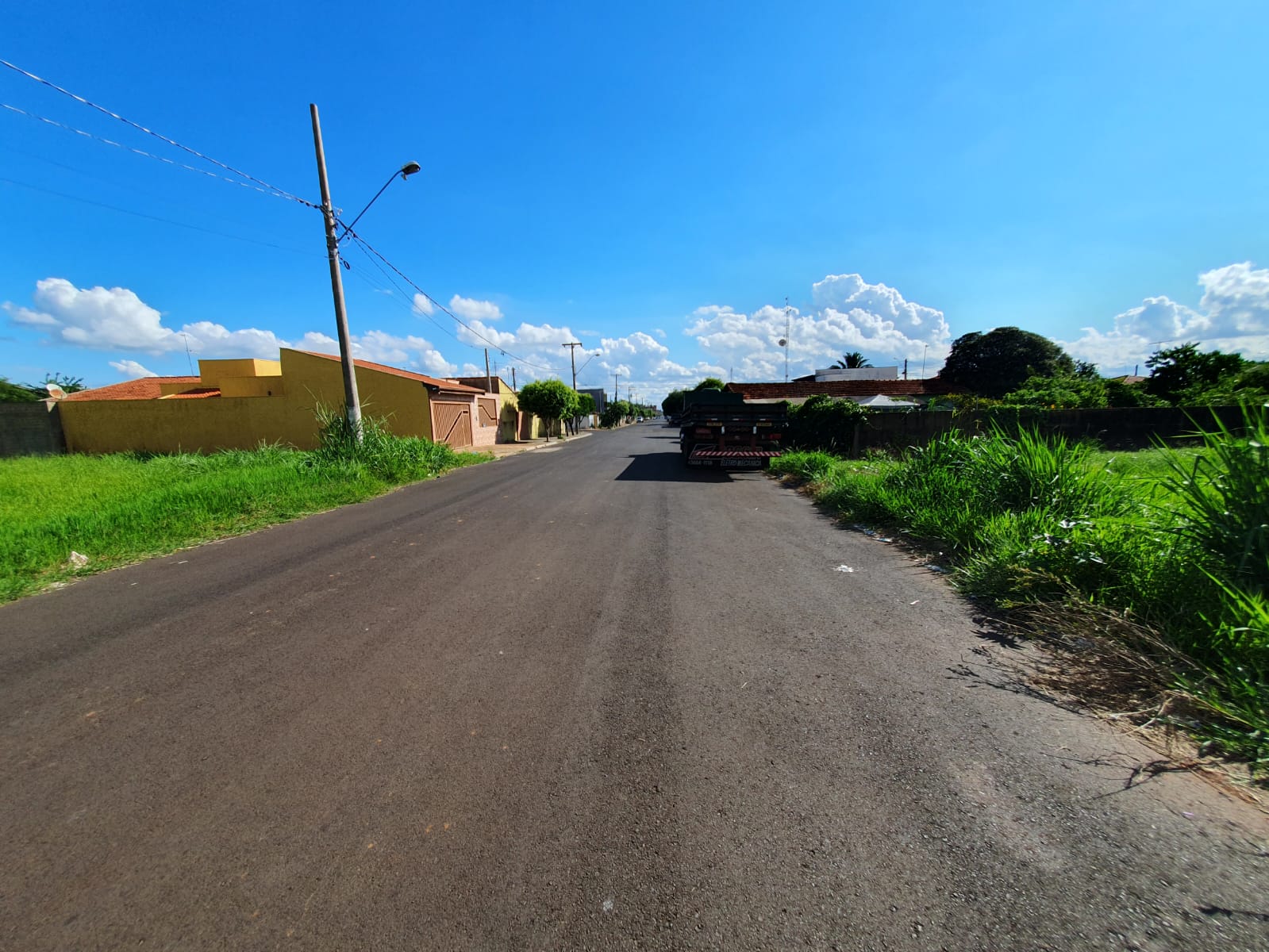 VENDE:  02 TERRENOS PRONTOS PARA CONSTRUIR DE 408 M² CADA NO CENTRO DE BRODOWSKI-SP.