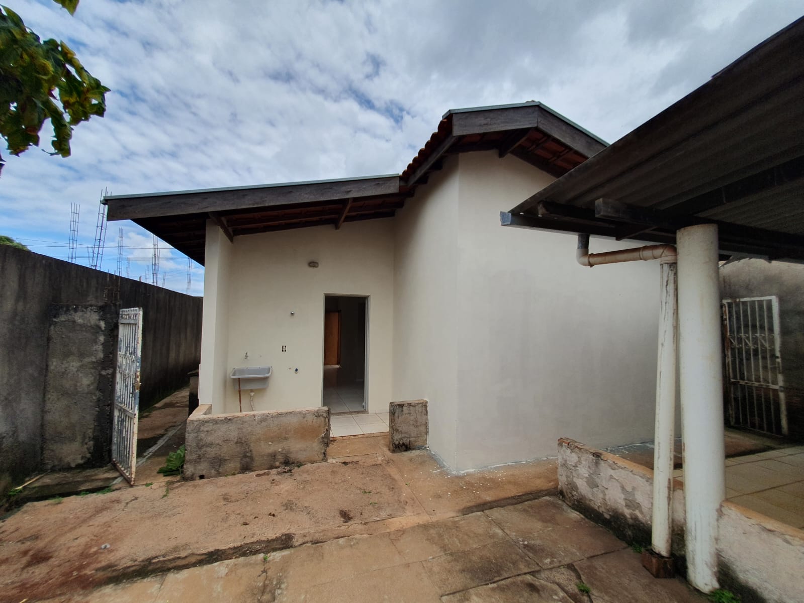 VENDE - CASA 2 DORMITÓRIOS - SUÍTE - RESIDENCIAL LASCALA - BRODOWSKI 