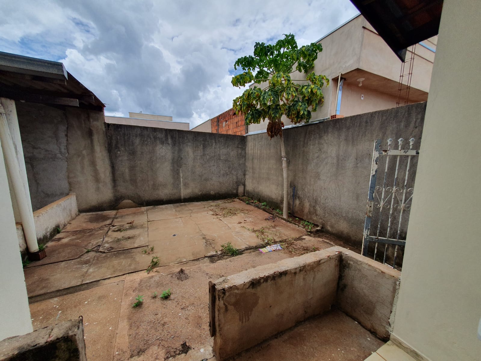 VENDE - CASA 2 DORMITÓRIOS - SUÍTE - RESIDENCIAL LASCALA - BRODOWSKI 