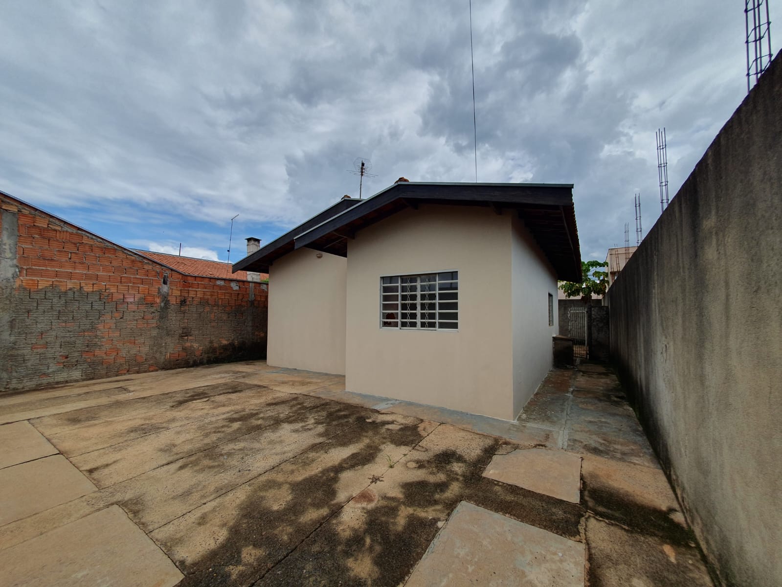 VENDE - CASA 2 DORMITÓRIOS - SUÍTE - RESIDENCIAL LASCALA - BRODOWSKI 