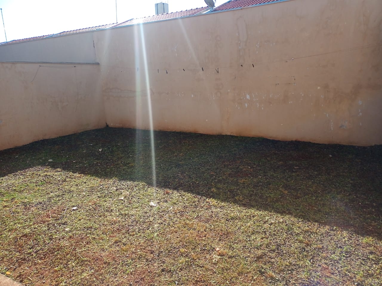 VENDE: CASA 02 DORMITÓRIOS - CONDOMÍNIO TOPÁZIO - BRODOWSKI (Brodosqui)-SP.