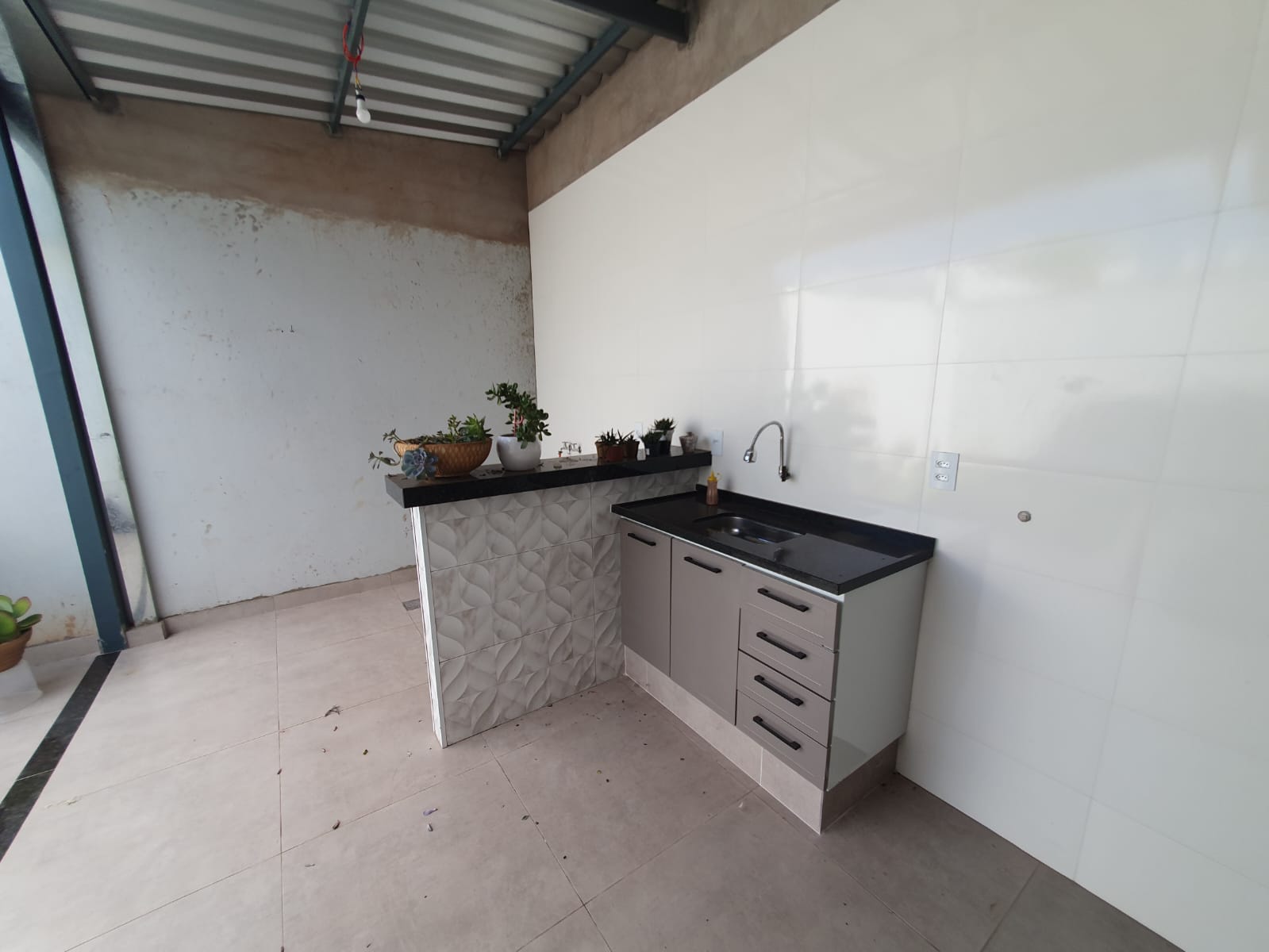 VENDIDO PELA SUELI HAUS IMÓVEIS - CASA 02 DORMITÓRIOS 01 SUÍTE - CONDOMÍNIO JADE - BRODOWSKI-SP
