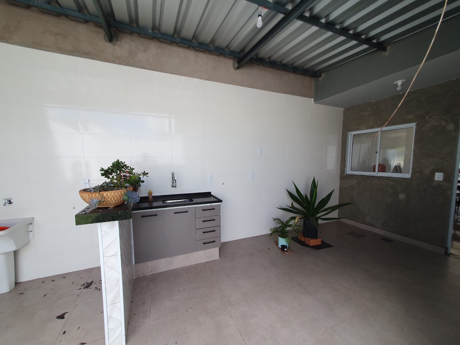 VENDIDO PELA SUELI HAUS IMÓVEIS - CASA 02 DORMITÓRIOS 01 SUÍTE - CONDOMÍNIO JADE - BRODOWSKI-SP