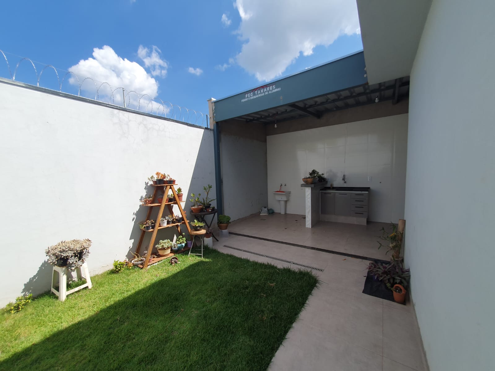 VENDIDO PELA SUELI HAUS IMÓVEIS - CASA 02 DORMITÓRIOS 01 SUÍTE - CONDOMÍNIO JADE - BRODOWSKI-SP