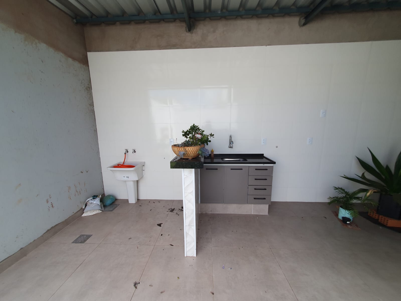 VENDIDO PELA SUELI HAUS IMÓVEIS - CASA 02 DORMITÓRIOS 01 SUÍTE - CONDOMÍNIO JADE - BRODOWSKI-SP