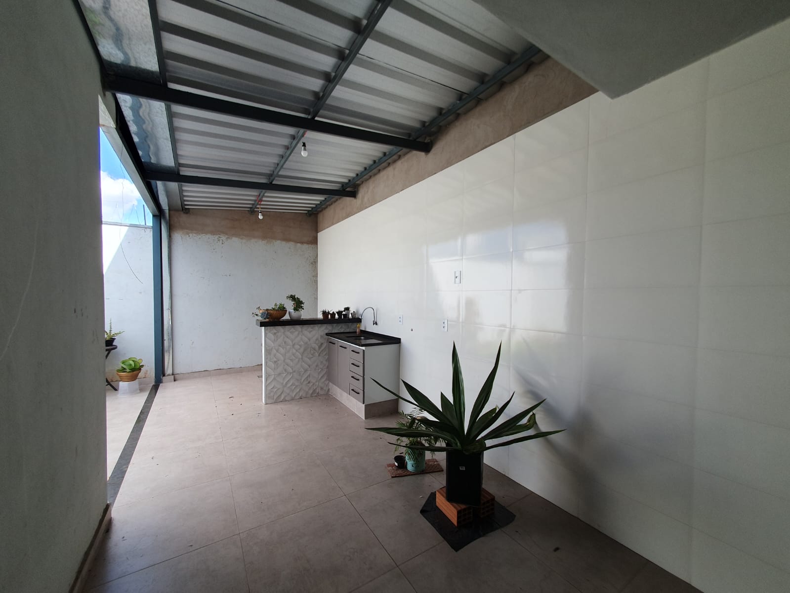 VENDIDO PELA SUELI HAUS IMÓVEIS - CASA 02 DORMITÓRIOS 01 SUÍTE - CONDOMÍNIO JADE - BRODOWSKI-SP