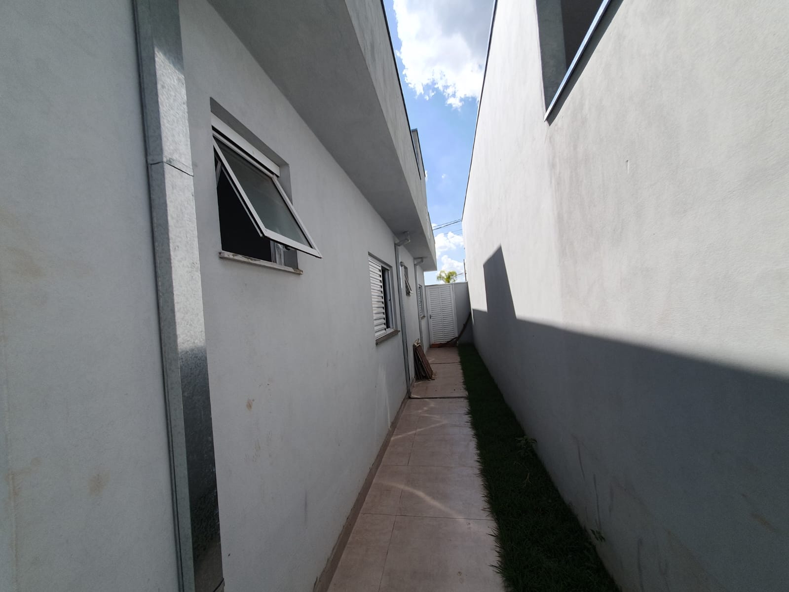 VENDIDO PELA SUELI HAUS IMÓVEIS - CASA 02 DORMITÓRIOS 01 SUÍTE - CONDOMÍNIO JADE - BRODOWSKI-SP