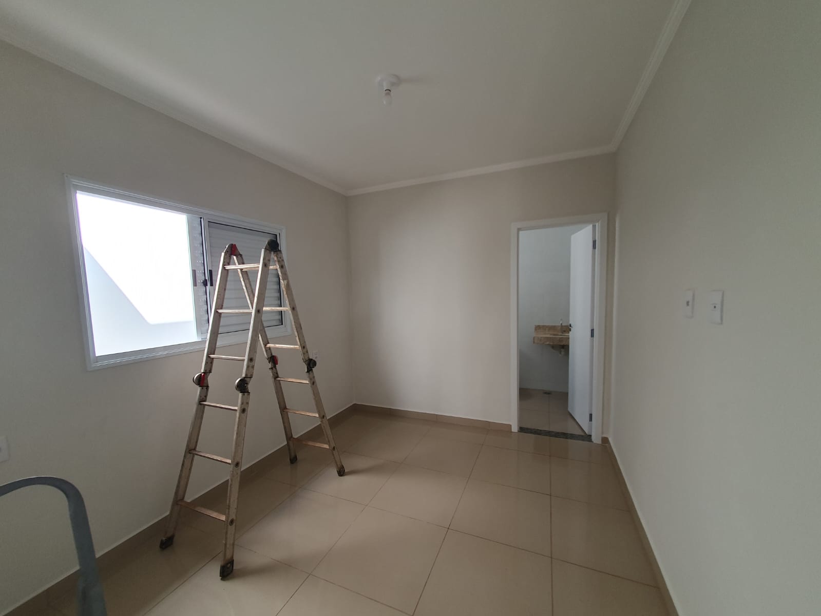 VENDIDO PELA SUELI HAUS IMÓVEIS - CASA 02 DORMITÓRIOS 01 SUÍTE - CONDOMÍNIO JADE - BRODOWSKI-SP