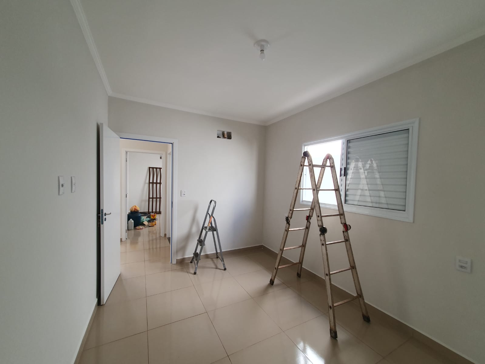 VENDIDO PELA SUELI HAUS IMÓVEIS - CASA 02 DORMITÓRIOS 01 SUÍTE - CONDOMÍNIO JADE - BRODOWSKI-SP