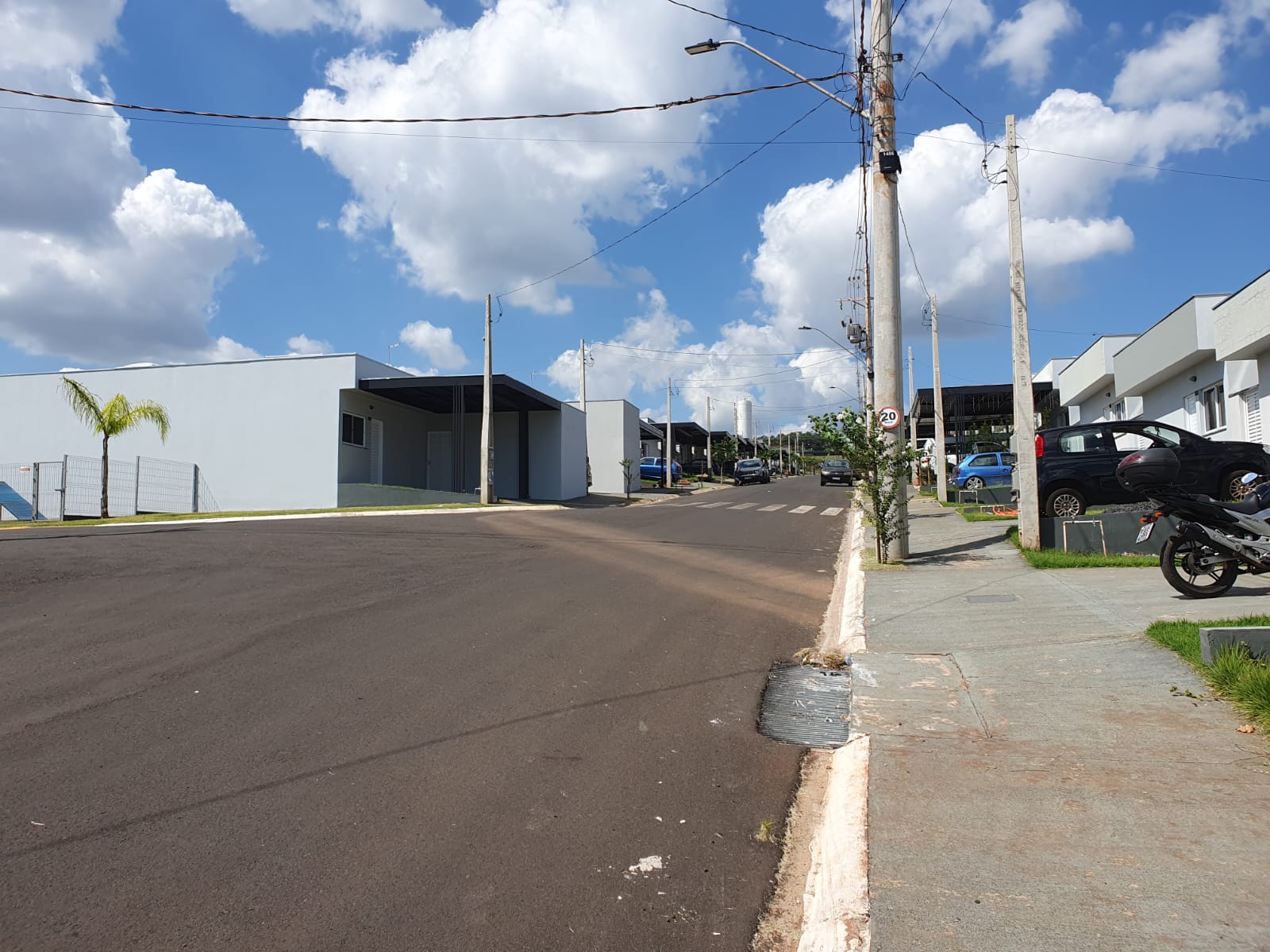 VENDIDO PELA SUELI HAUS IMÓVEIS - CASA 02 DORMITÓRIOS 01 SUÍTE - CONDOMÍNIO JADE - BRODOWSKI-SP