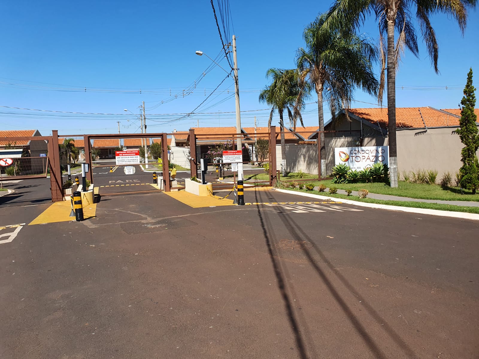 VENDE - CASA 2 DORMITÓRIOS - CONDOMINIO TOPÁZIO - BRODOWSKI 