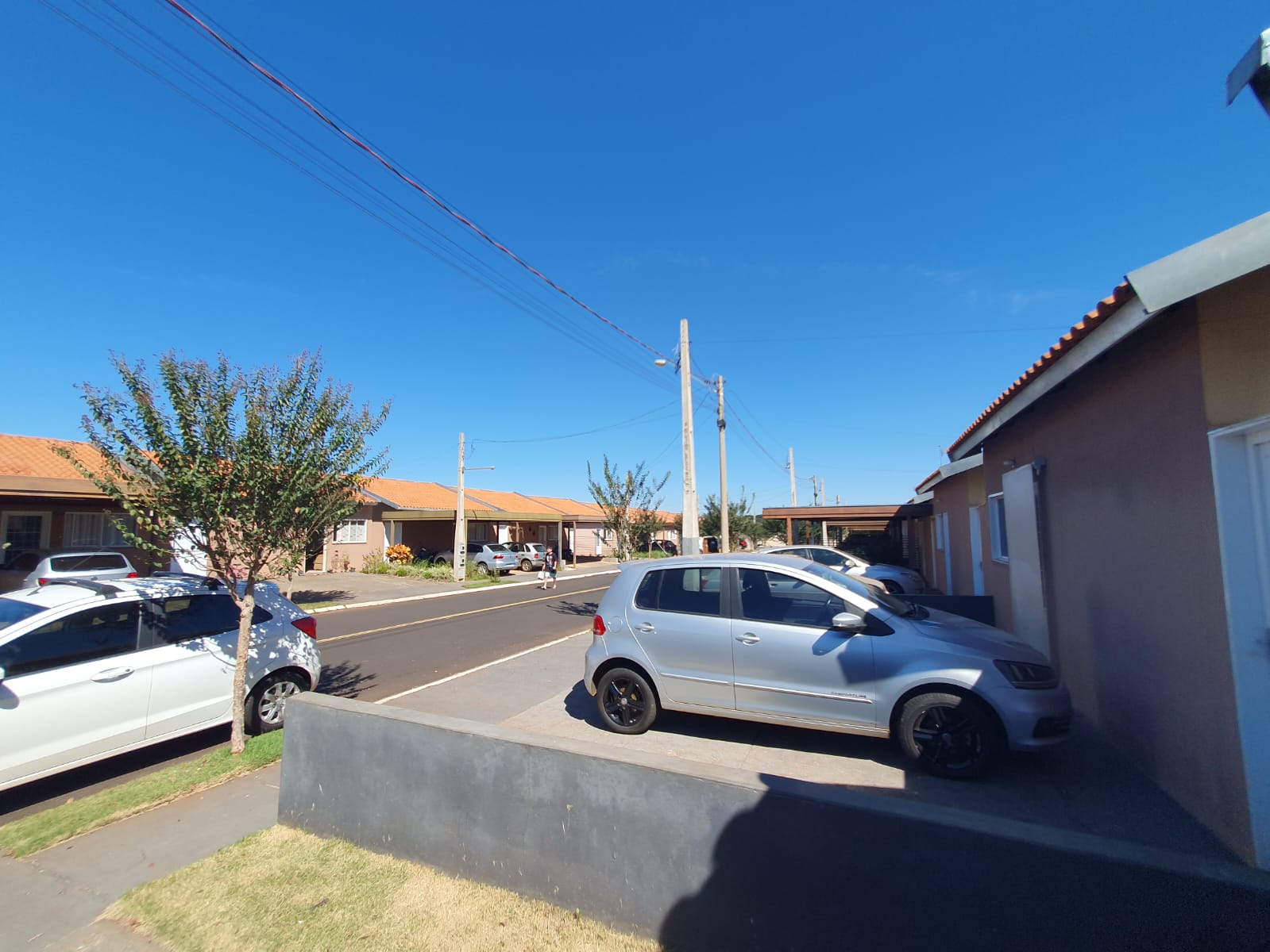 VENDE - CASA 2 DORMITÓRIOS - CONDOMINIO TOPÁZIO - BRODOWSKI 