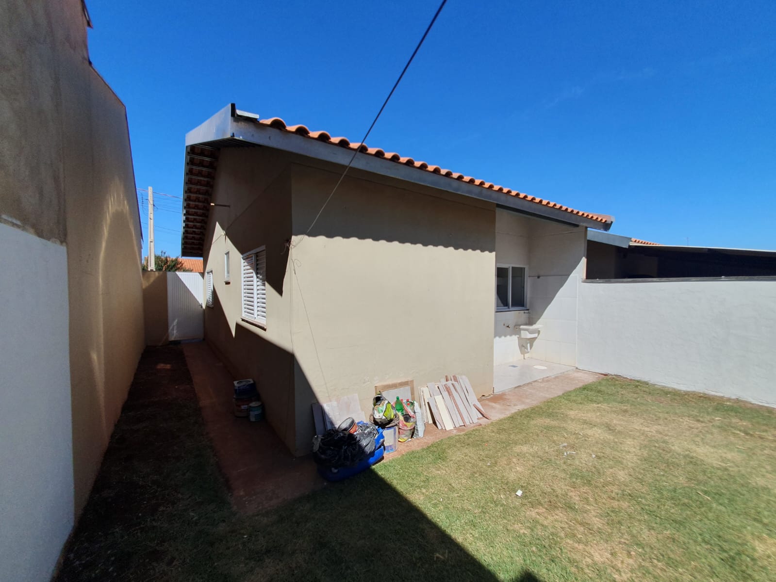 VENDE - CASA 2 DORMITÓRIOS - CONDOMINIO TOPÁZIO - BRODOWSKI 