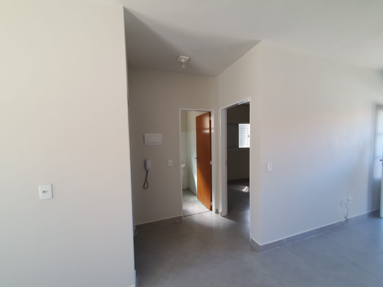 VENDE - CASA 2 DORMITÓRIOS - CONDOMINIO TOPÁZIO - BRODOWSKI 