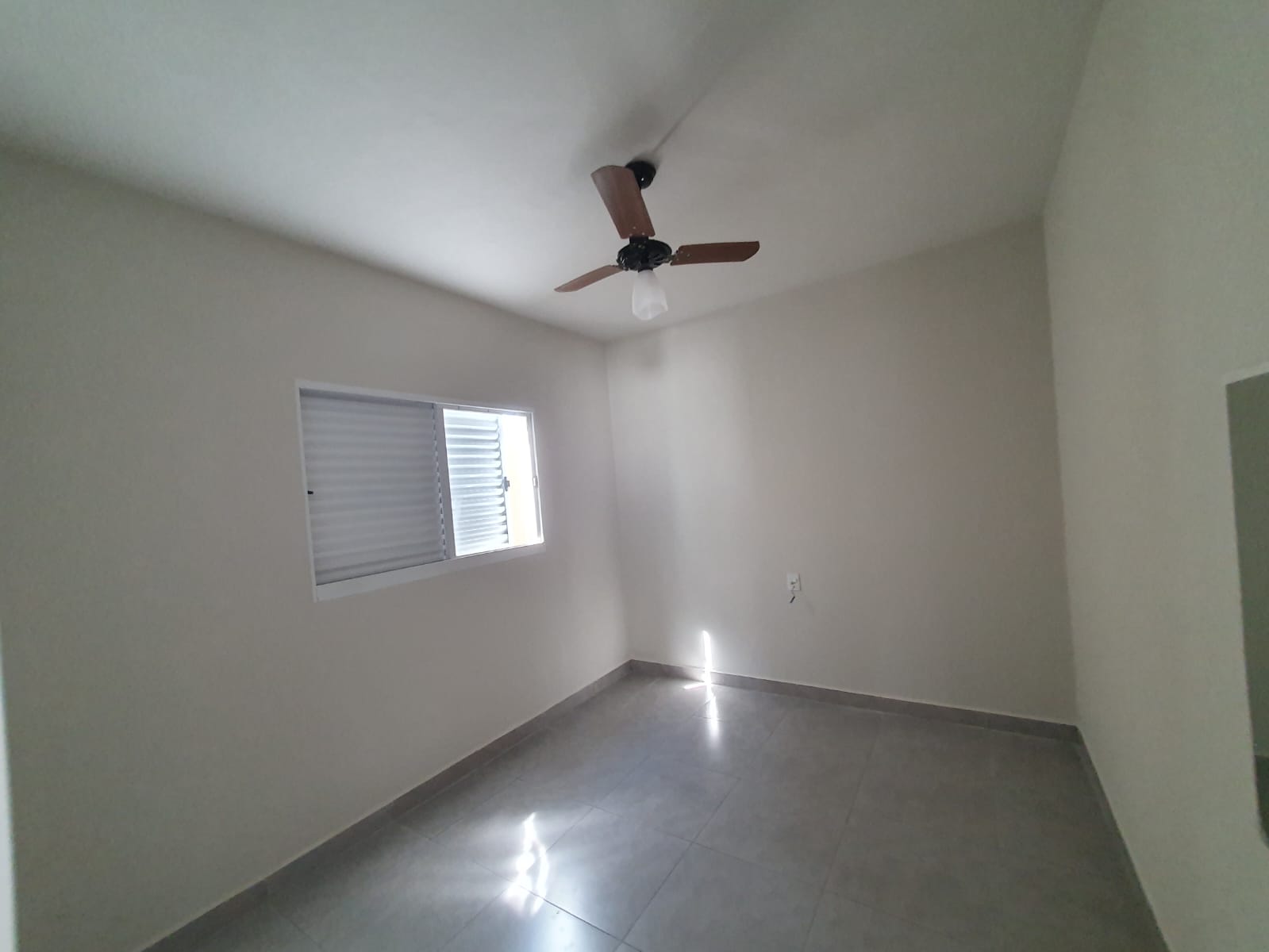 VENDE - CASA 2 DORMITÓRIOS - CONDOMINIO TOPÁZIO - BRODOWSKI 