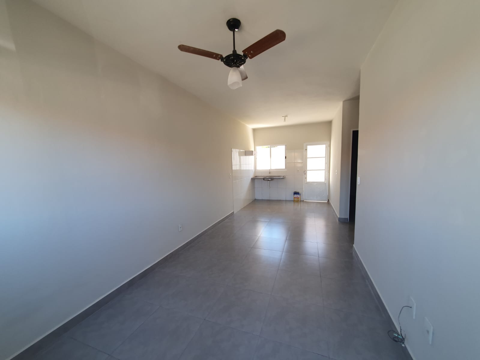 VENDE - CASA 2 DORMITÓRIOS - CONDOMINIO TOPÁZIO - BRODOWSKI 