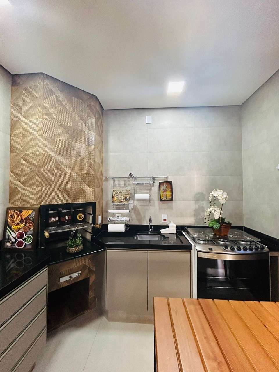 VENDE: CASA 03 DORMITÓRIOS - OFURÔ - CENTRO - BRODOWSKI-SP.