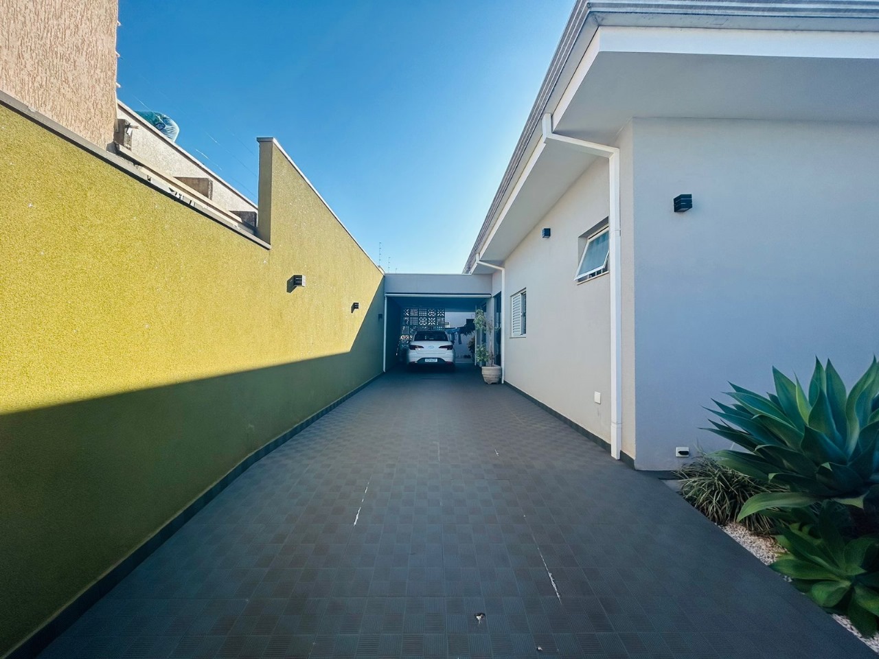 VENDE: CASA 03 DORMITÓRIOS - OFURÔ - CENTRO - BRODOWSKI-SP.