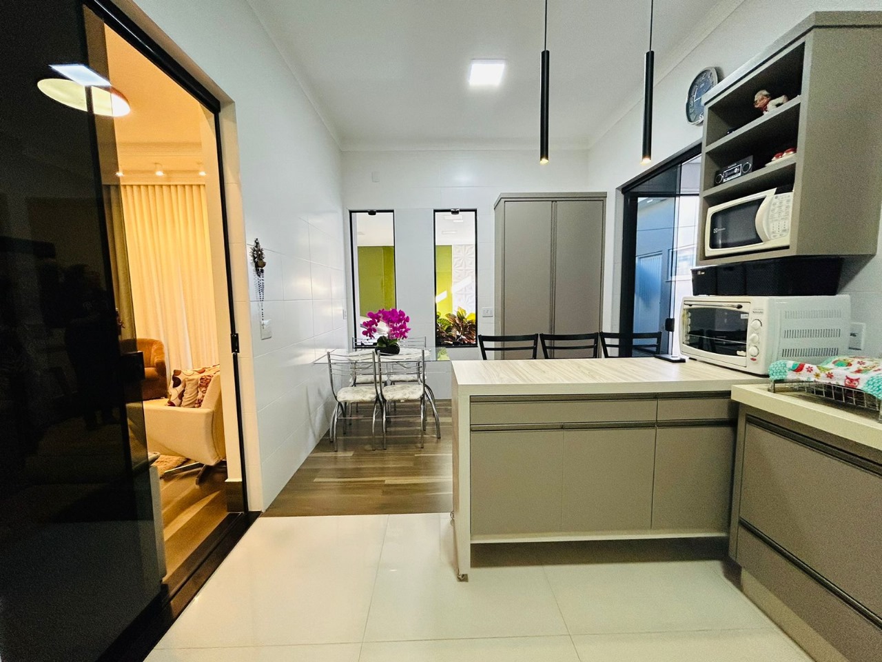VENDE: CASA 03 DORMITÓRIOS - OFURÔ - CENTRO - BRODOWSKI-SP.