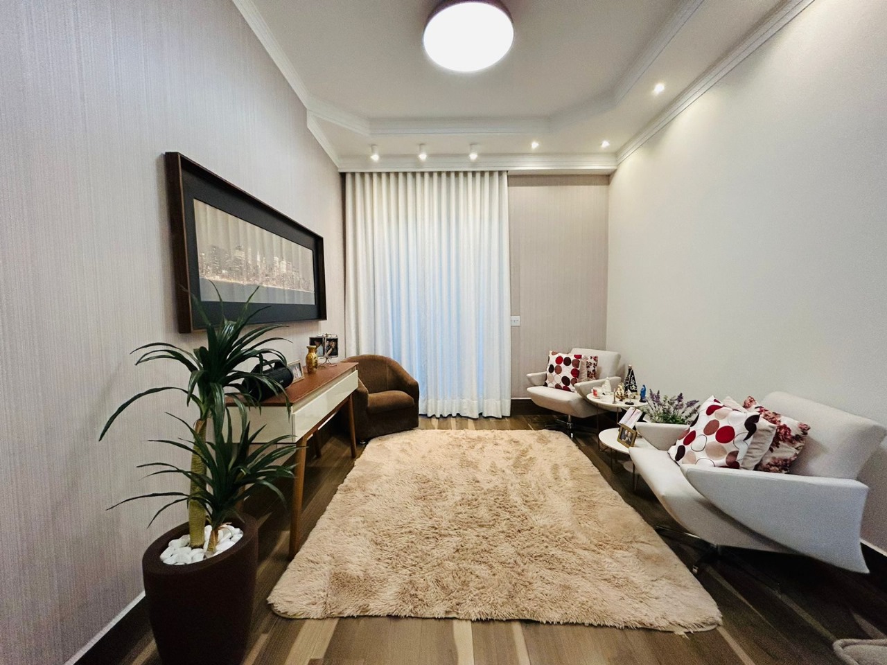 VENDE: CASA 03 DORMITÓRIOS - OFURÔ - CENTRO - BRODOWSKI-SP.
