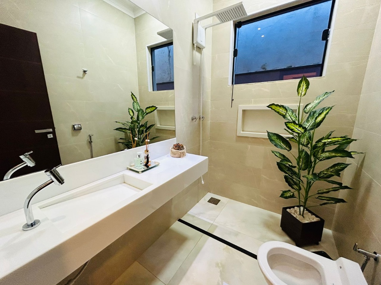 VENDE: CASA 03 DORMITÓRIOS - OFURÔ - CENTRO - BRODOWSKI-SP.