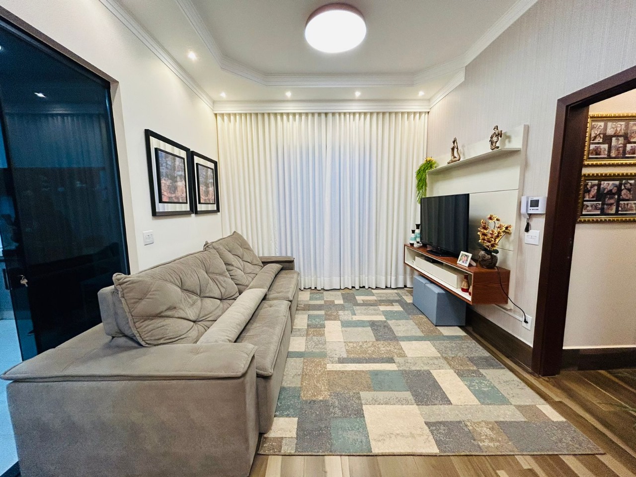 VENDE: CASA 03 DORMITÓRIOS - OFURÔ - CENTRO - BRODOWSKI-SP.