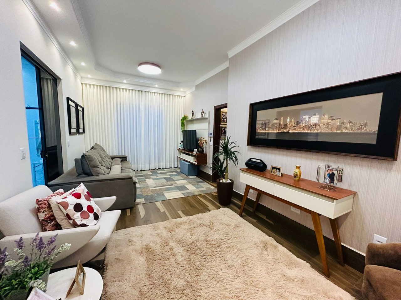 VENDE: CASA 03 DORMITÓRIOS - OFURÔ - CENTRO - BRODOWSKI-SP.