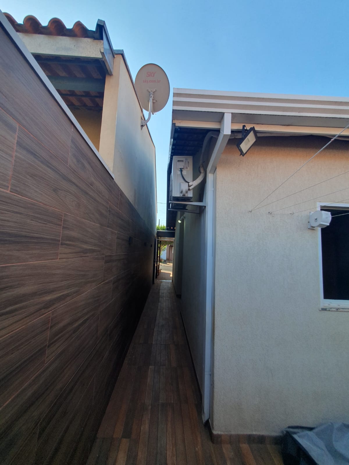 VENDE: CASA 02 DORMITÓRIOS - CONDOMINIO MARIA DO CARMO MACIEL - BRODOWSKI-SP