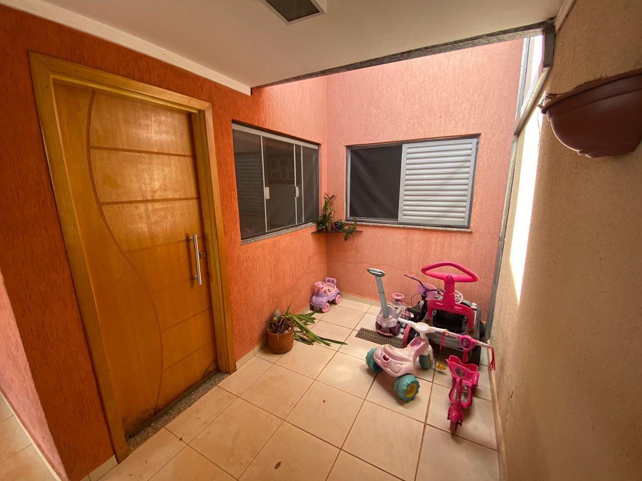 VENDE - CASA CONDOMÍNIO RUBI - 3 DORMITÓRIOS - EM BRODOWSKI-SP. brodosqui