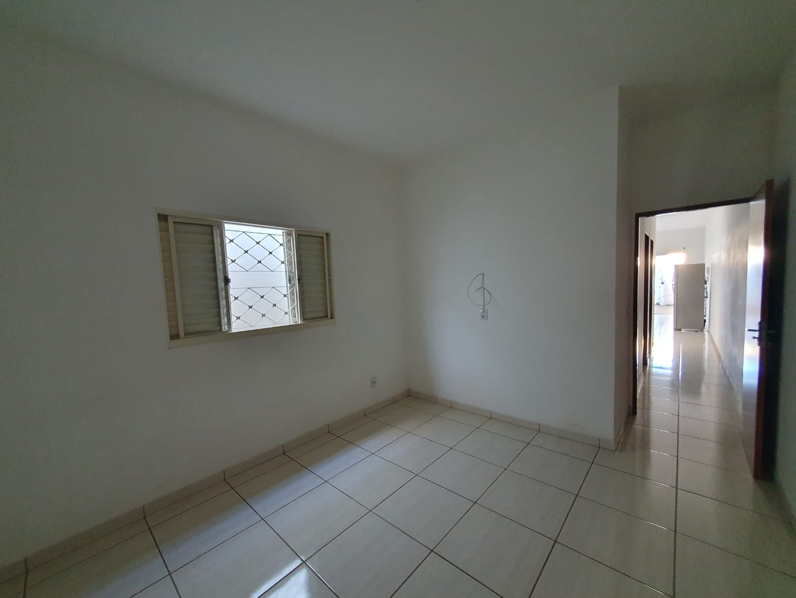 VENDE - CASA 02 QUARTOS - RESIDENCIAL BOM JARDIM - EM BRODOWSKI-SP.