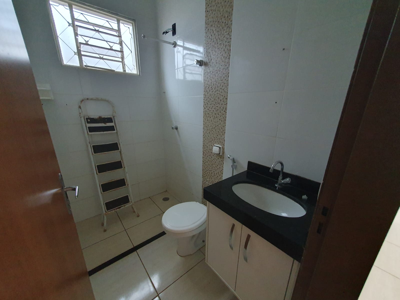 VENDE - CASA 02 QUARTOS - RESIDENCIAL BOM JARDIM - EM BRODOWSKI-SP.