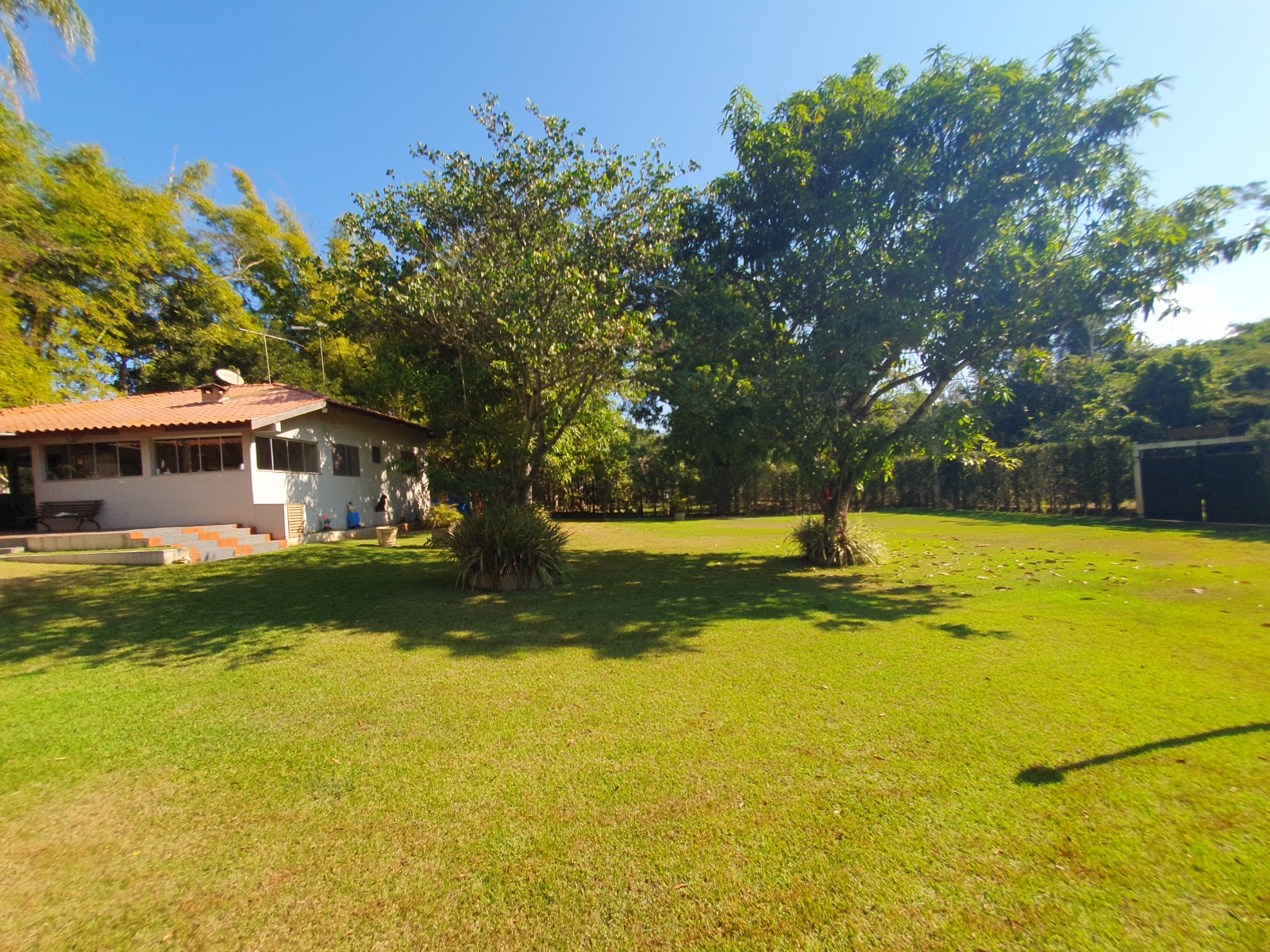 VENDE: RANCHO COMPLETO - BEIRA DO RIO PARDO - FAZENDA PAREDÃO -SERRANA-SP.