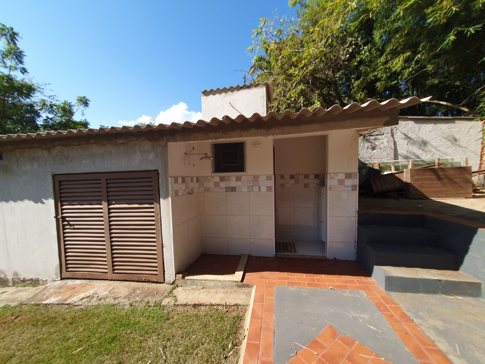 VENDE: RANCHO COMPLETO - BEIRA DO RIO PARDO - FAZENDA PAREDÃO -SERRANA-SP.