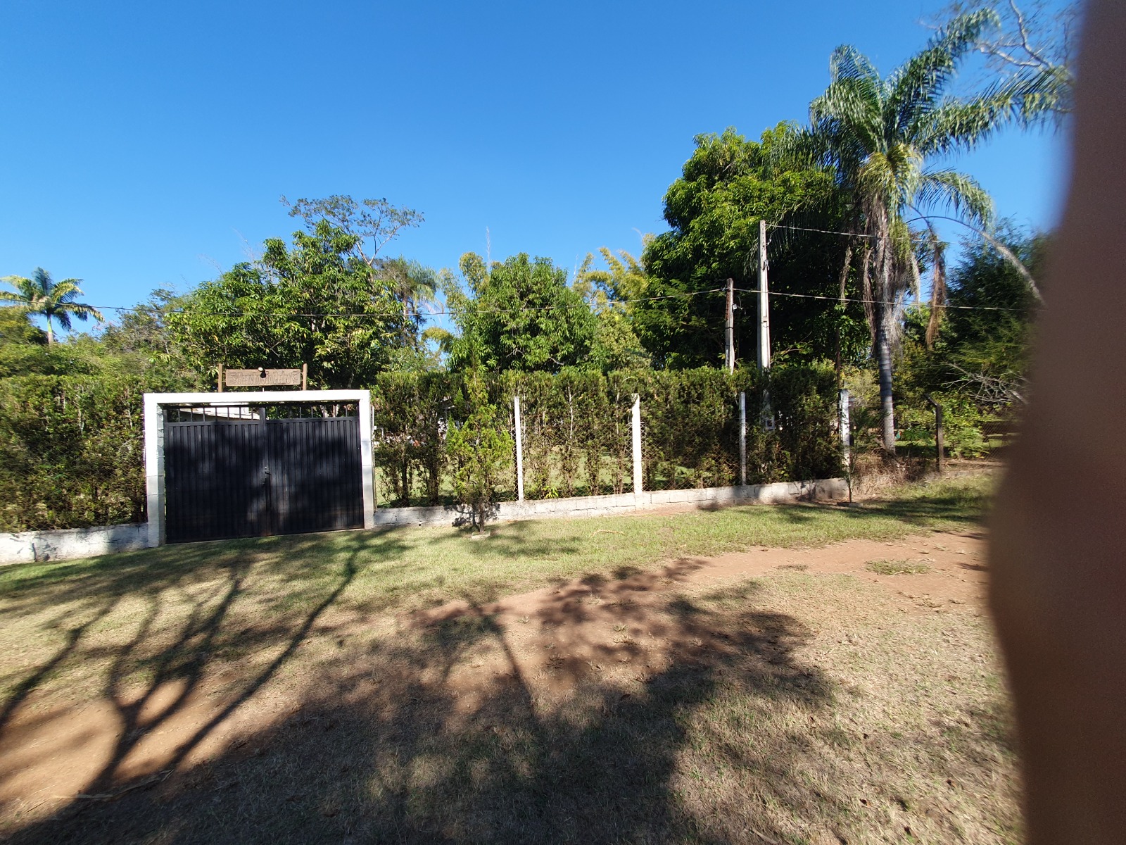 VENDE: RANCHO COMPLETO - BEIRA DO RIO PARDO - FAZENDA PAREDÃO -SERRANA-SP.