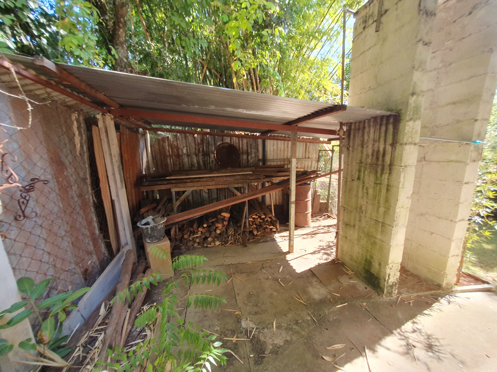 VENDE: RANCHO COMPLETO - BEIRA DO RIO PARDO - FAZENDA PAREDÃO -SERRANA-SP.