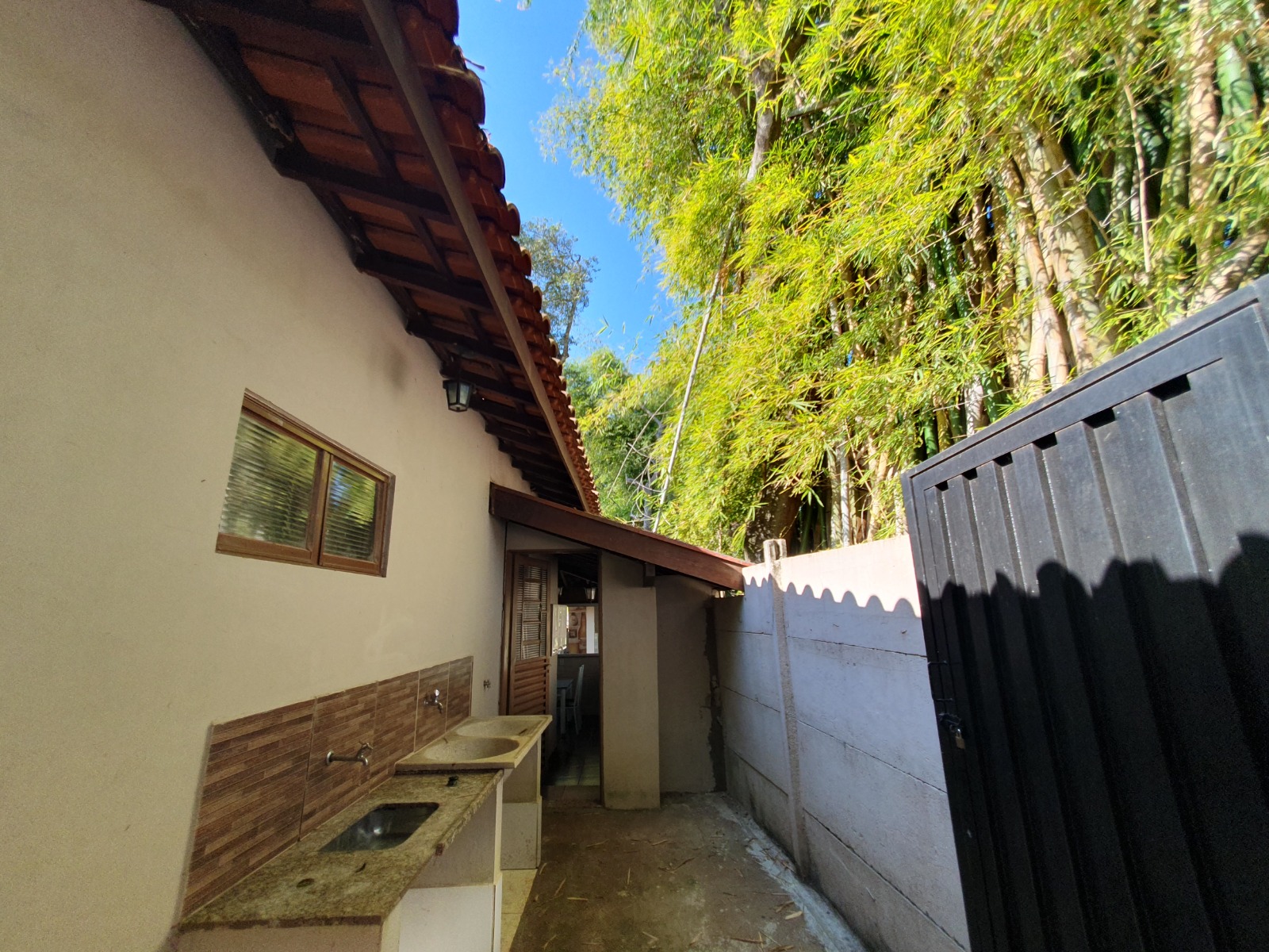 VENDE: RANCHO COMPLETO - BEIRA DO RIO PARDO - FAZENDA PAREDÃO -SERRANA-SP.