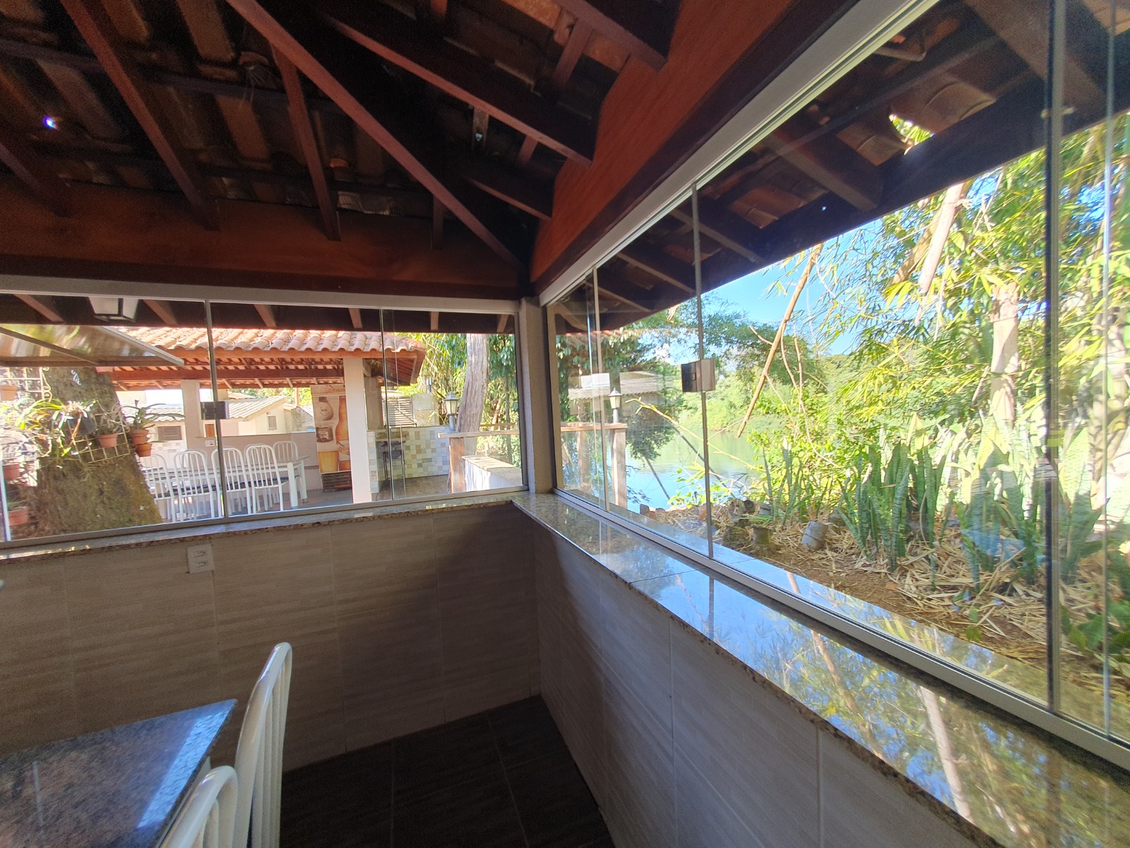 VENDE: RANCHO COMPLETO - BEIRA DO RIO PARDO - FAZENDA PAREDÃO -SERRANA-SP.