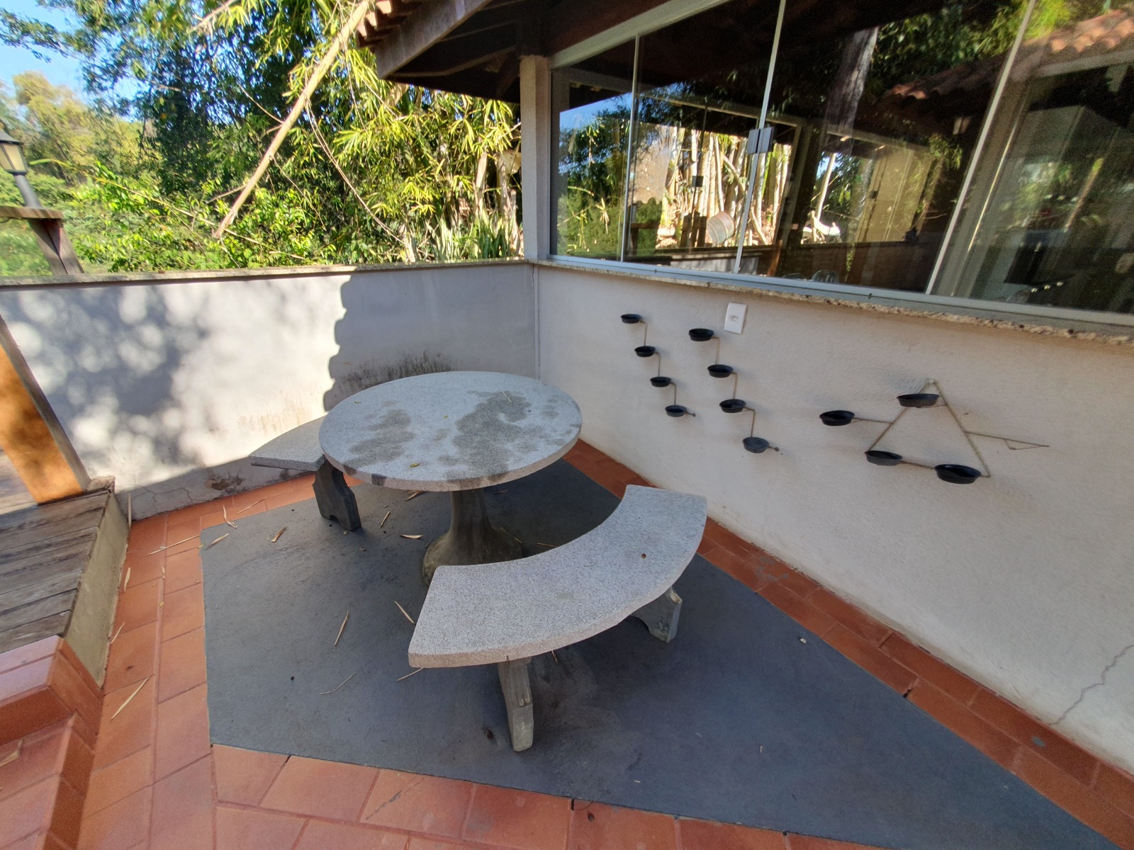 VENDE: RANCHO COMPLETO - BEIRA DO RIO PARDO - FAZENDA PAREDÃO -SERRANA-SP.