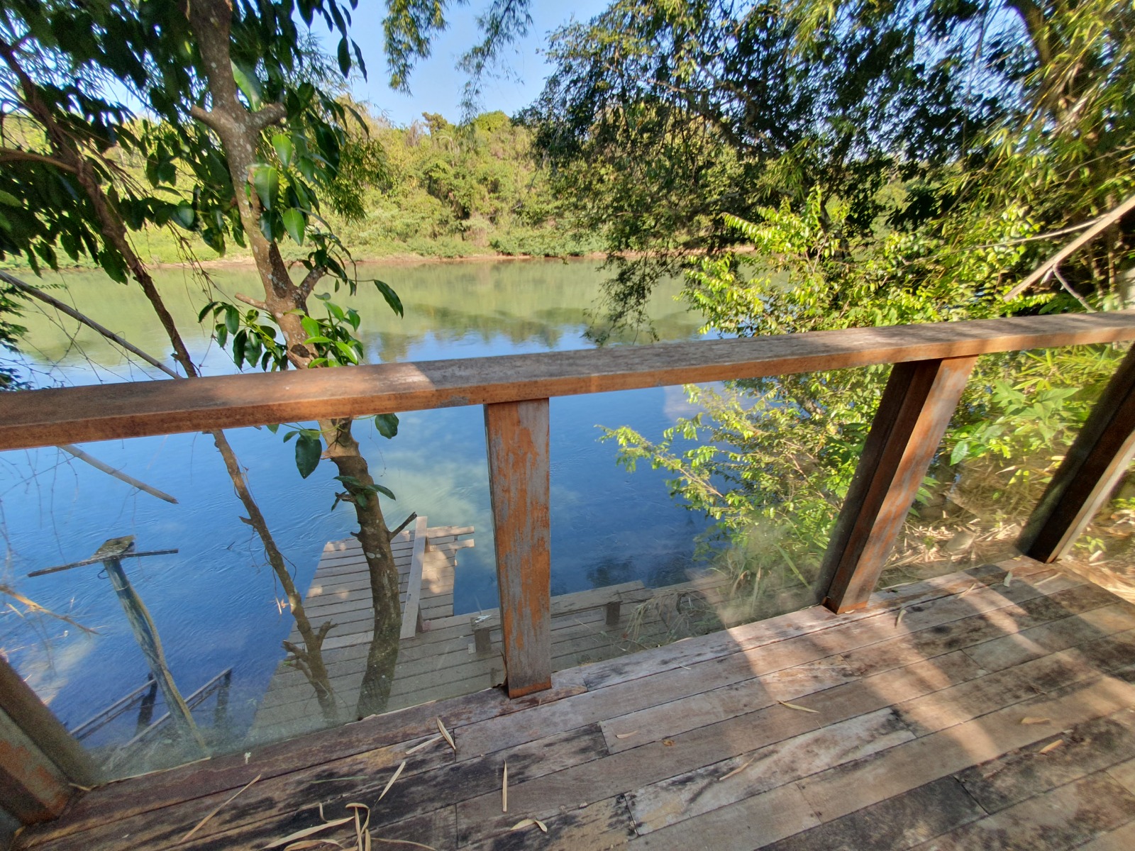 VENDE: RANCHO COMPLETO - BEIRA DO RIO PARDO - FAZENDA PAREDÃO -SERRANA-SP.