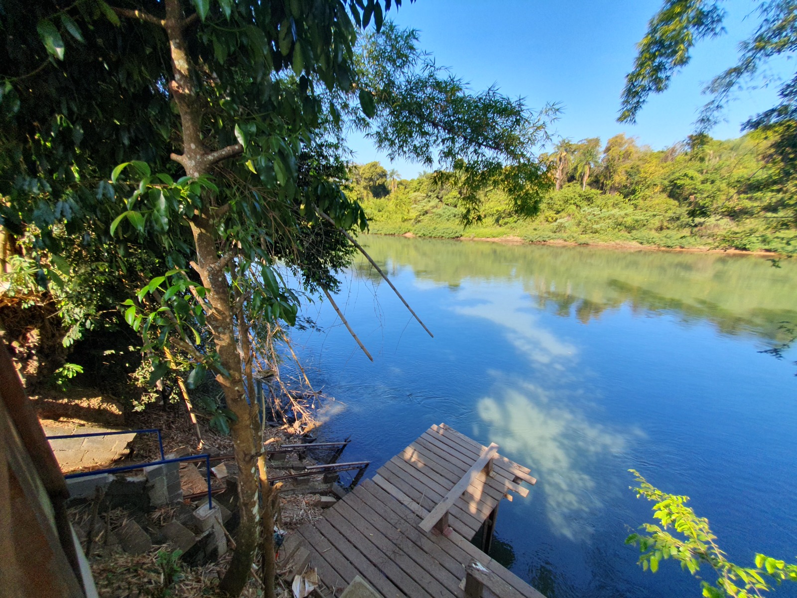 VENDE: RANCHO COMPLETO - BEIRA DO RIO PARDO - FAZENDA PAREDÃO -SERRANA-SP.