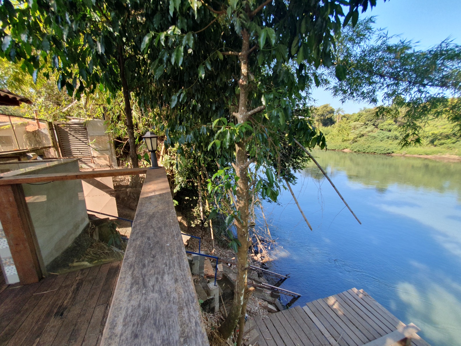 VENDE: RANCHO COMPLETO - BEIRA DO RIO PARDO - FAZENDA PAREDÃO -SERRANA-SP.