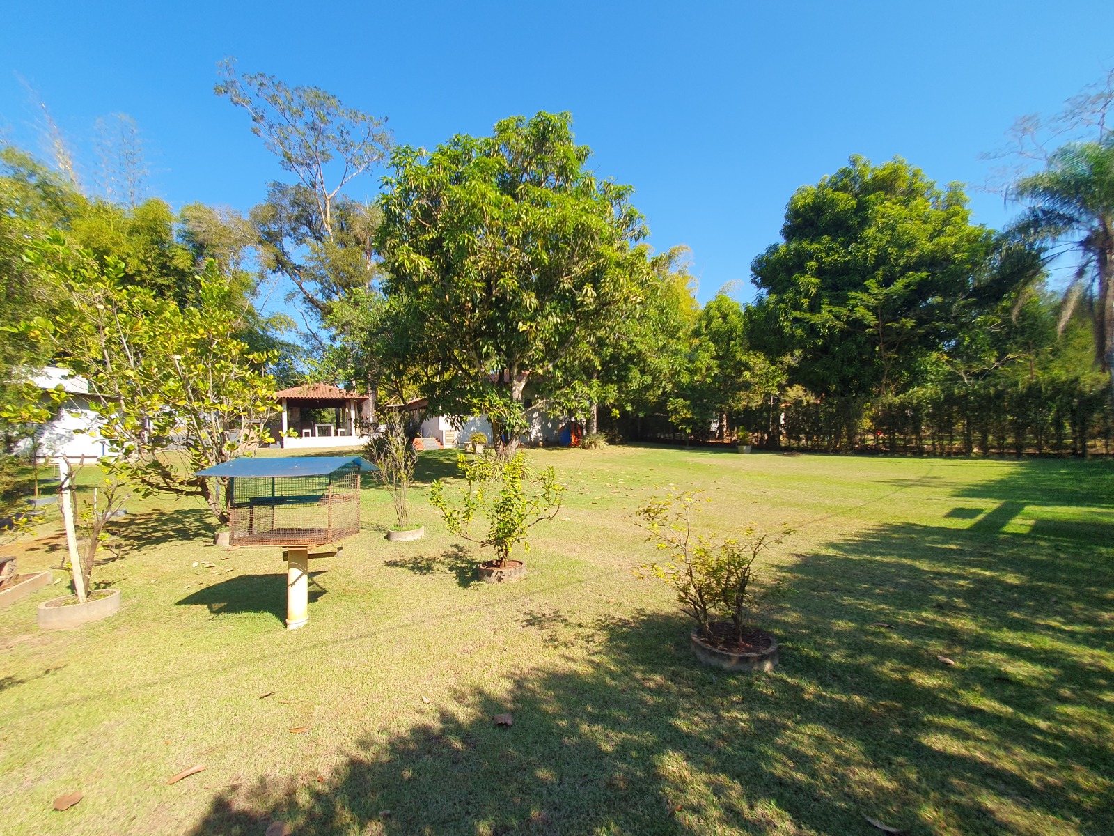 VENDE: RANCHO COMPLETO - BEIRA DO RIO PARDO - FAZENDA PAREDÃO -SERRANA-SP.