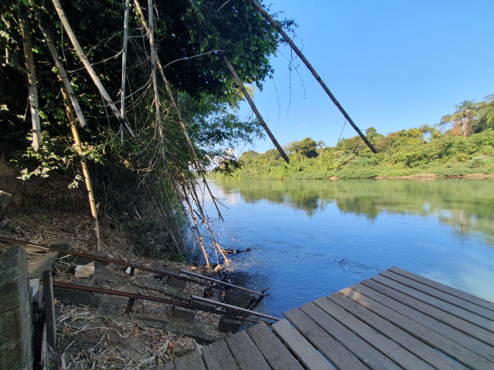 VENDE: RANCHO COMPLETO - BEIRA DO RIO PARDO - FAZENDA PAREDÃO -SERRANA-SP.