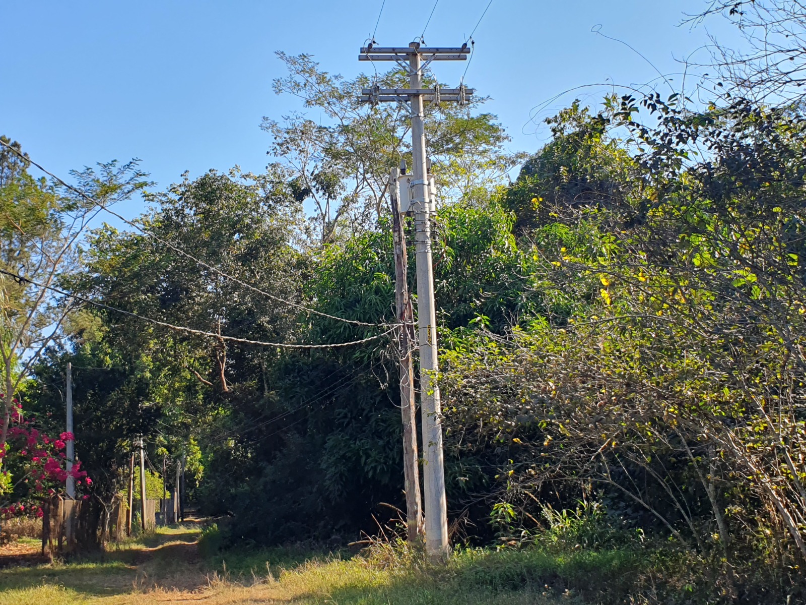 VENDE: RANCHO COMPLETO - BEIRA DO RIO PARDO - FAZENDA PAREDÃO -SERRANA-SP.
