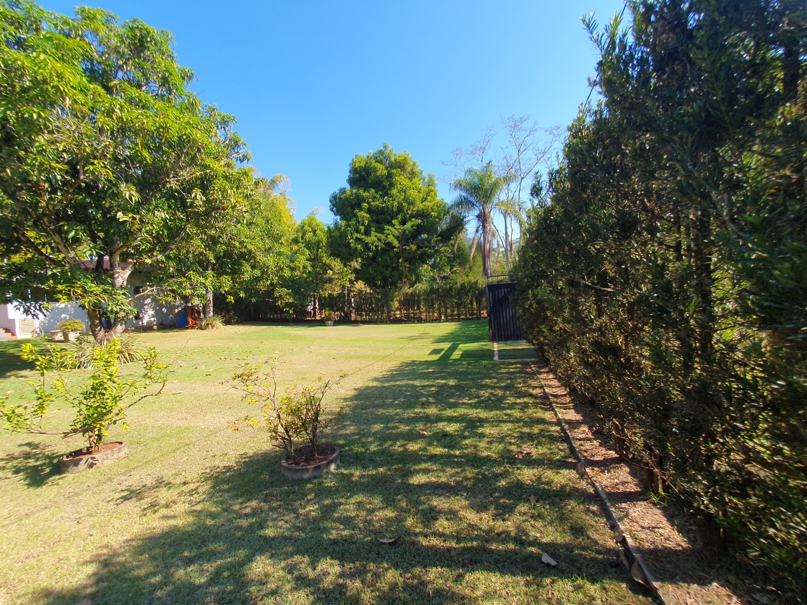VENDE: RANCHO COMPLETO - BEIRA DO RIO PARDO - FAZENDA PAREDÃO -SERRANA-SP.