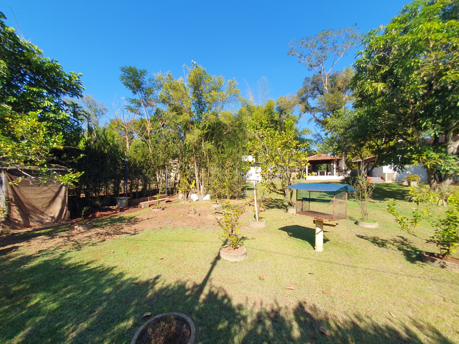VENDE: RANCHO COMPLETO - BEIRA DO RIO PARDO - FAZENDA PAREDÃO -SERRANA-SP.